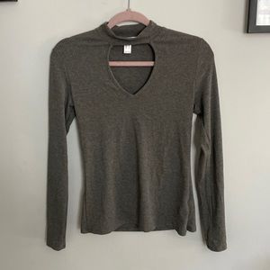 ⭐️2/$10 - Urban Heritage grey top